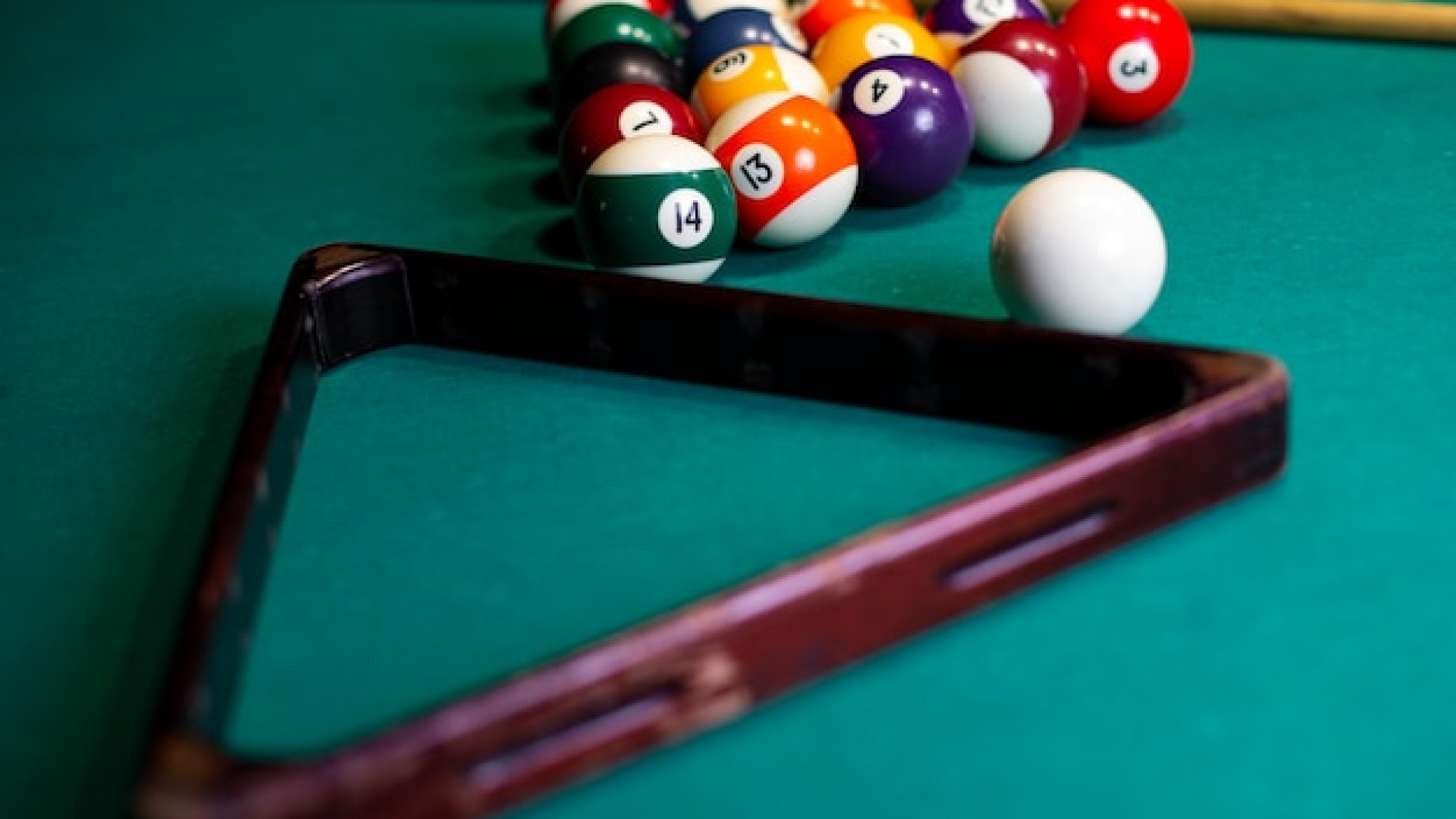 Moments de détente et compétitions amicales billard : le cœur de vos soirées entre amis